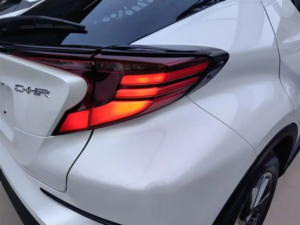 Toyota C-HR — фото 8