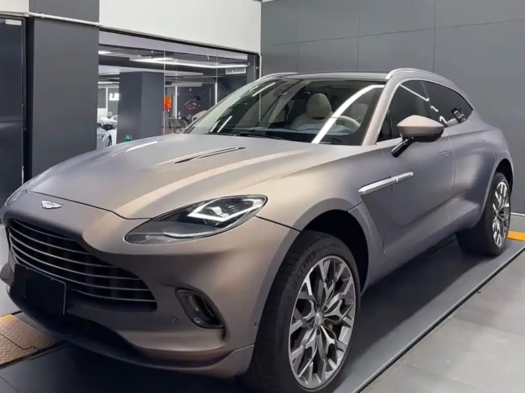 Aston Martin DBX — фото 1