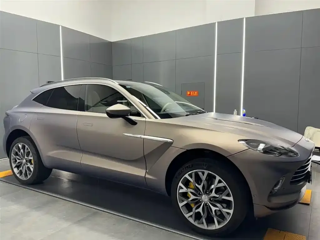 Aston Martin DBX — фото 6