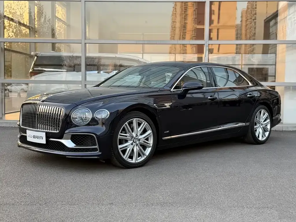 Bentley Flying Spur — фото 1