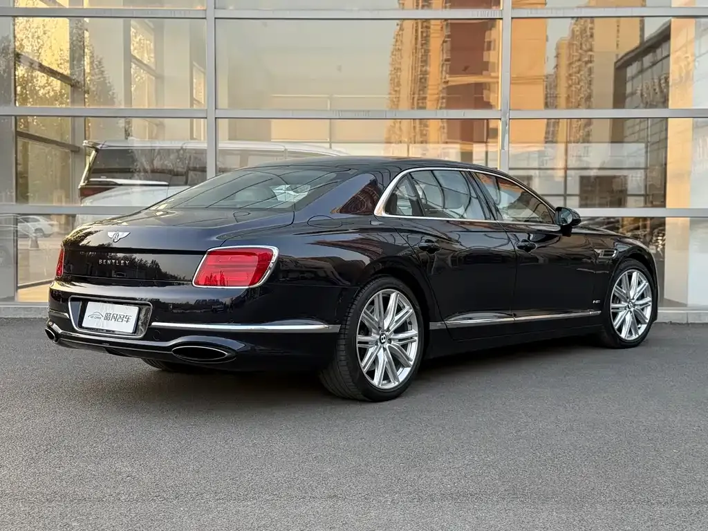 Bentley Flying Spur — фото 4