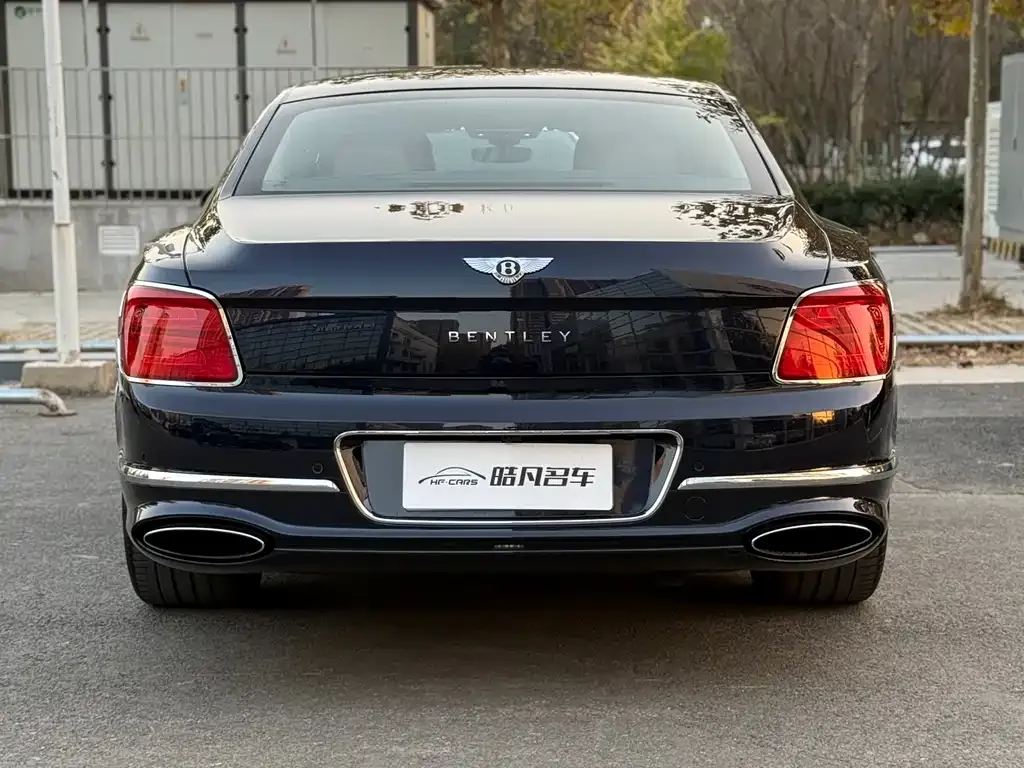 Bentley Flying Spur — фото 9