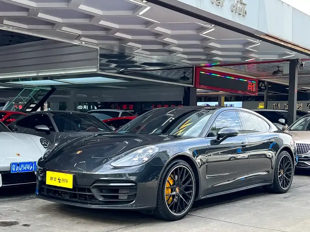 Porsche Panamera — фото 1