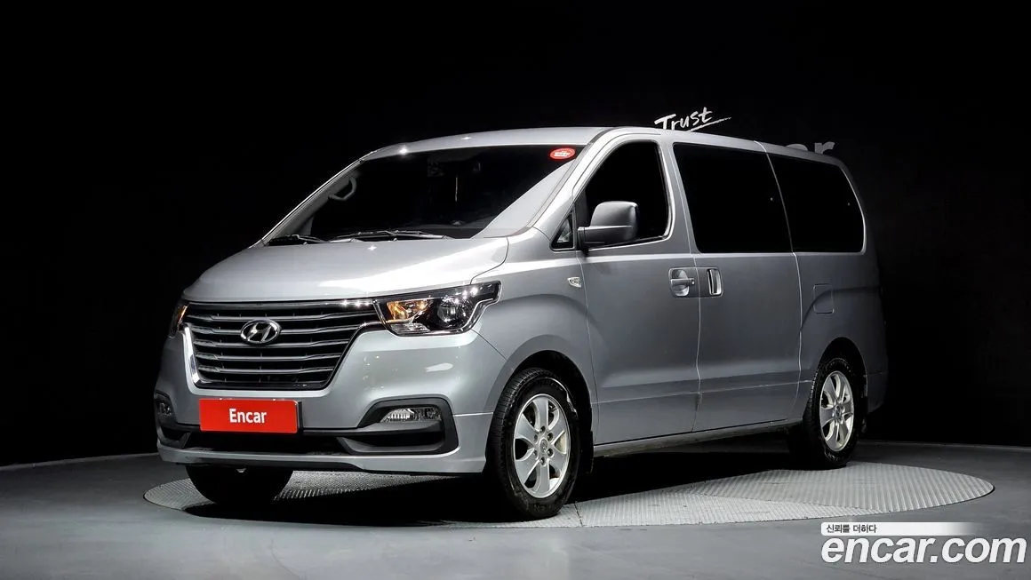 Hyundai Starex — фото 1