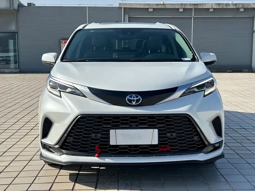 Toyota Granvia — фото 2