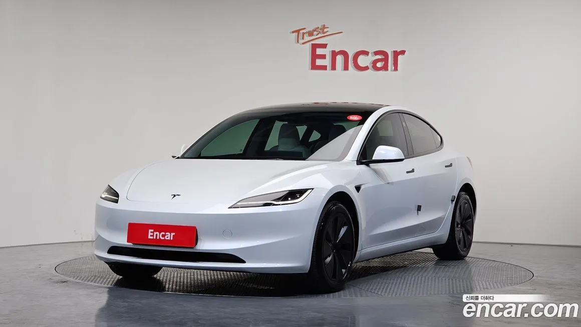 Tesla Model 3 — фото 1