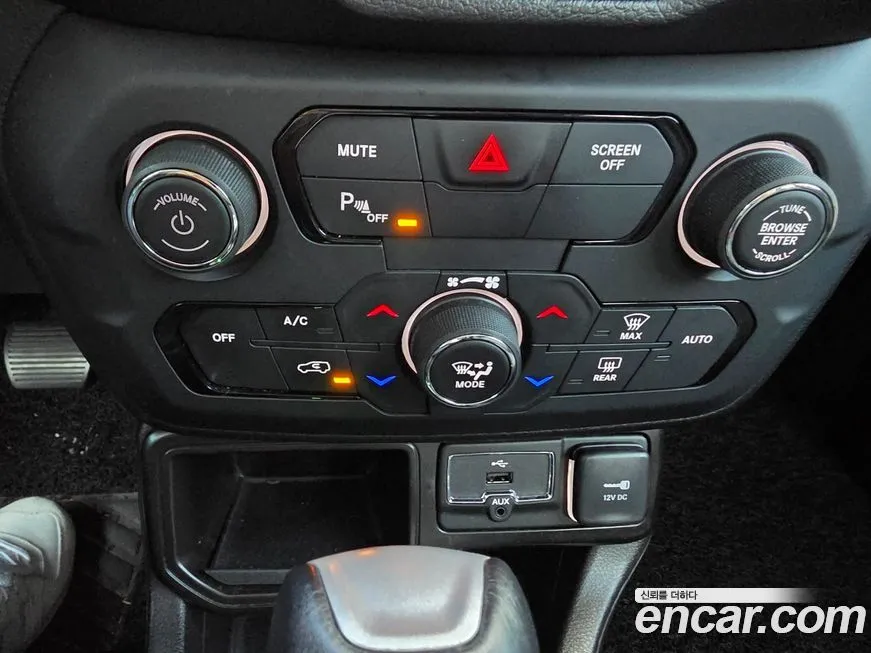 Jeep Renegade — фото 10