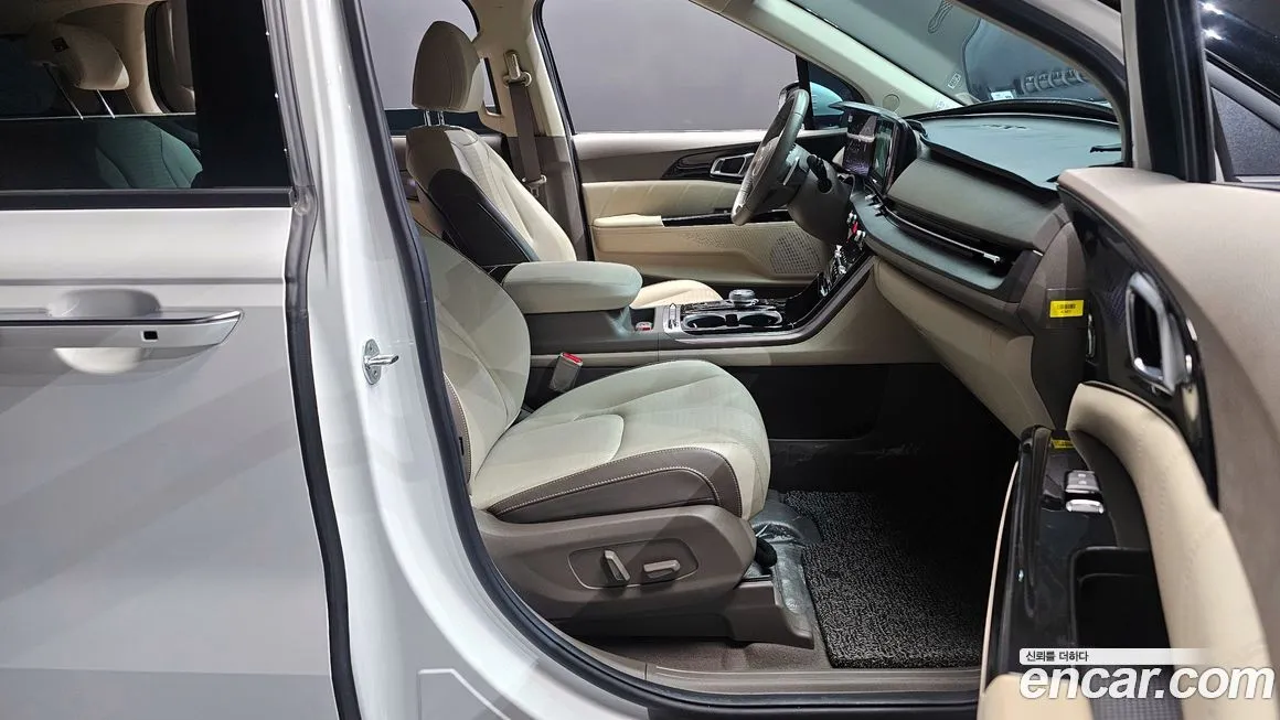 Kia Carnival — фото 10