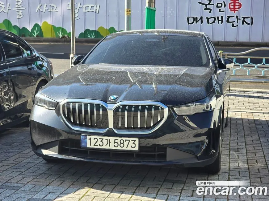 BMW 5-Series — фото 1