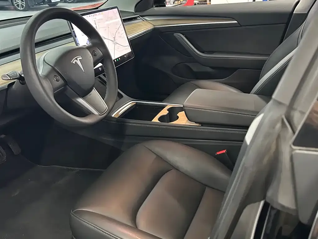 Tesla Model 3 — фото 5
