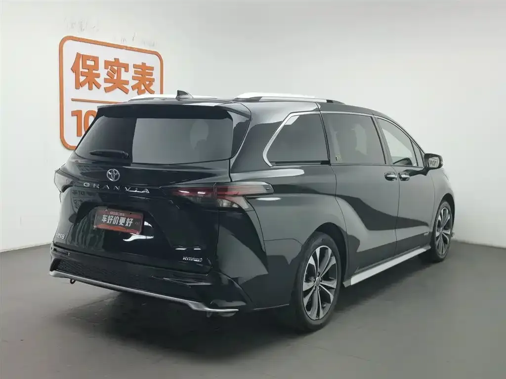 Toyota Granvia — фото 2