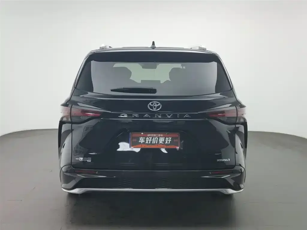 Toyota Granvia — фото 4