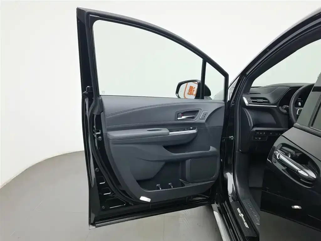 Toyota Granvia — фото 8