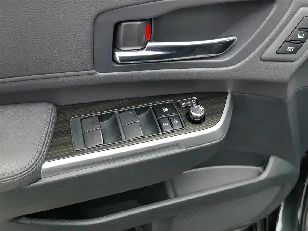 Toyota Granvia — фото 9
