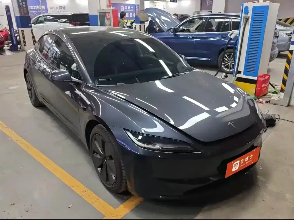 Tesla Model 3 — фото 1