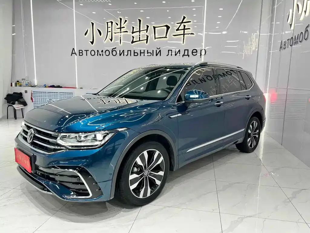 Volkswagen Tiguan L — фото 1