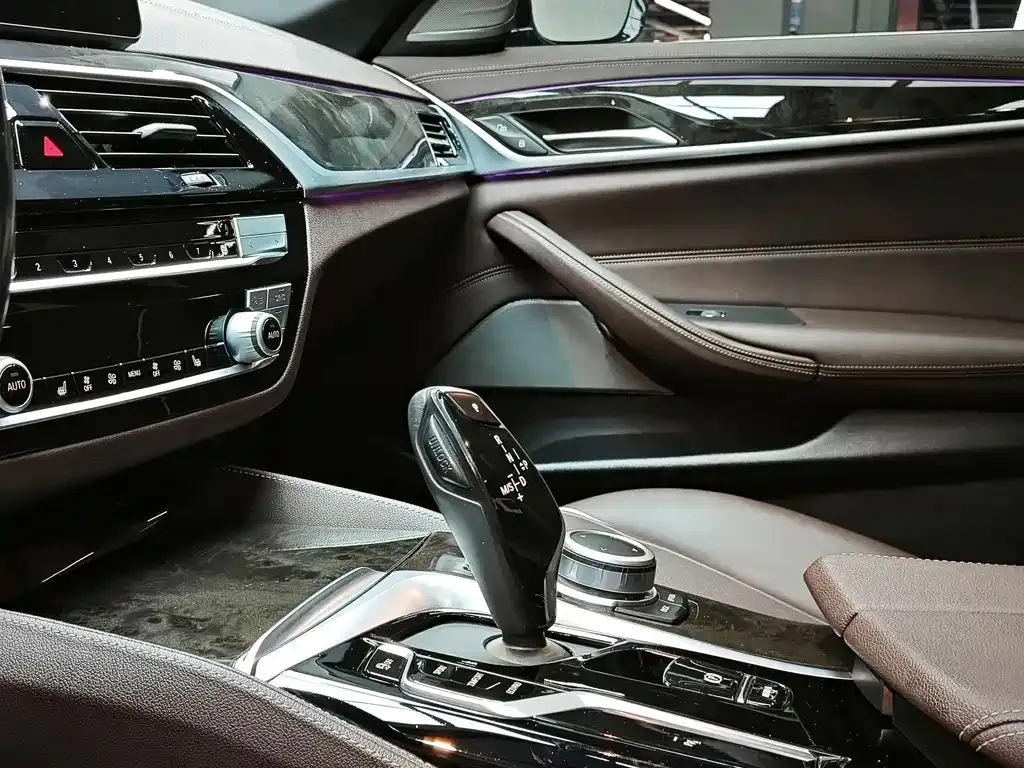 BMW 5 Series — фото 9