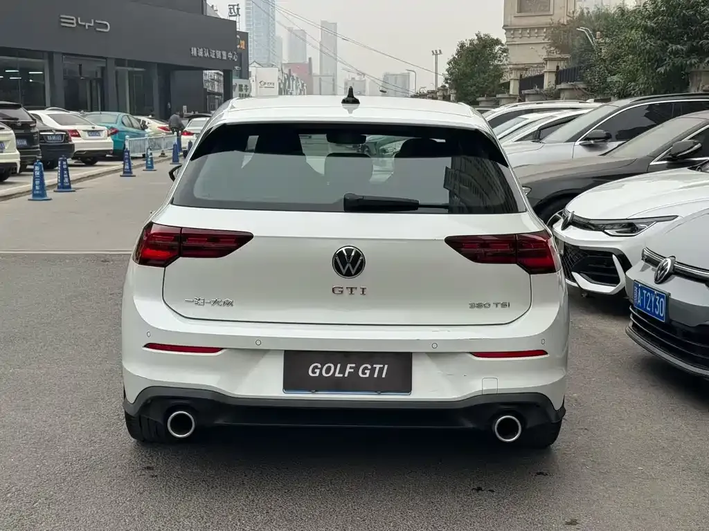 Volkswagen Golf GTI — фото 7