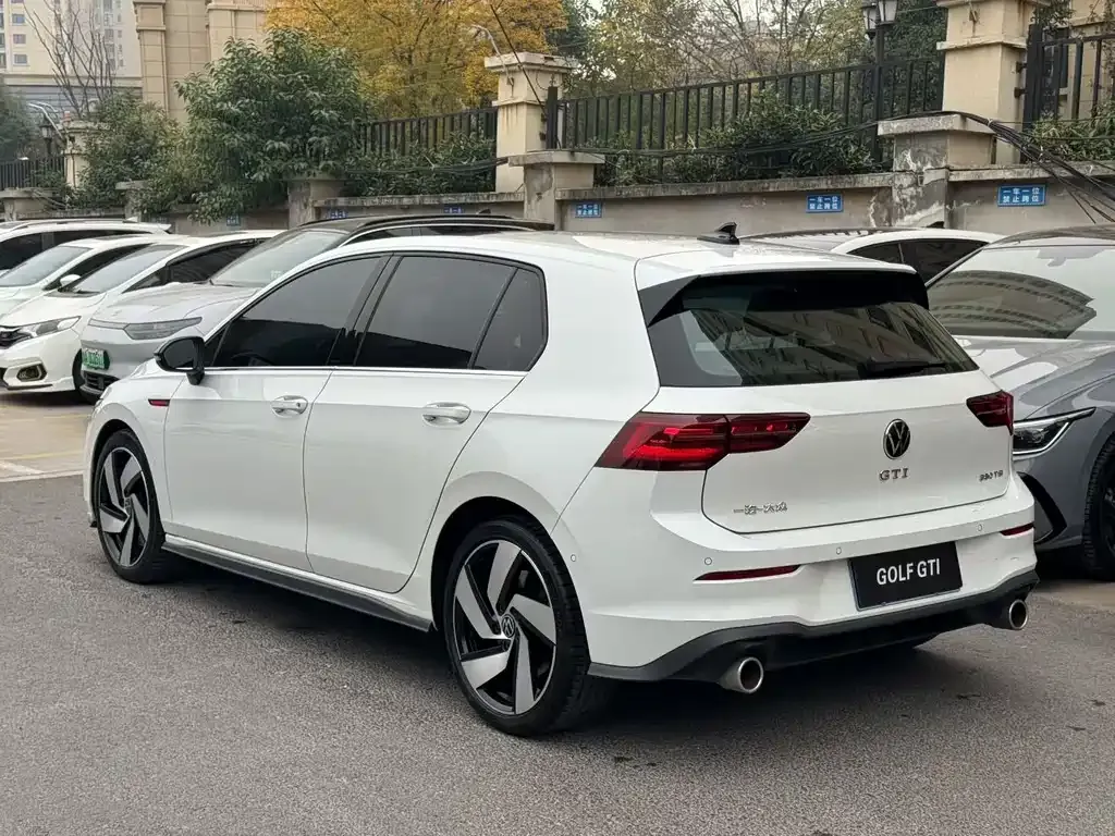Volkswagen Golf GTI — фото 8