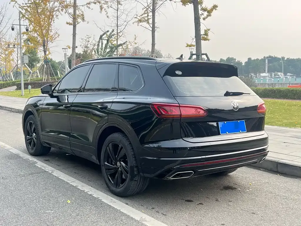 Volkswagen Touareg — фото 6