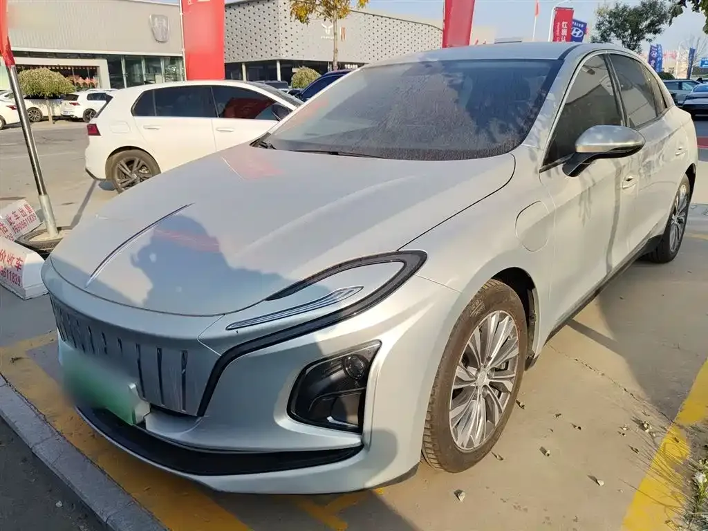 Hongqi E-QM5 — фото 1