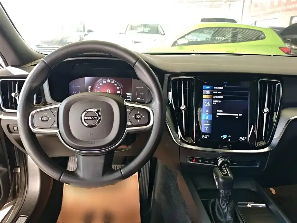Volvo S60 — фото 10