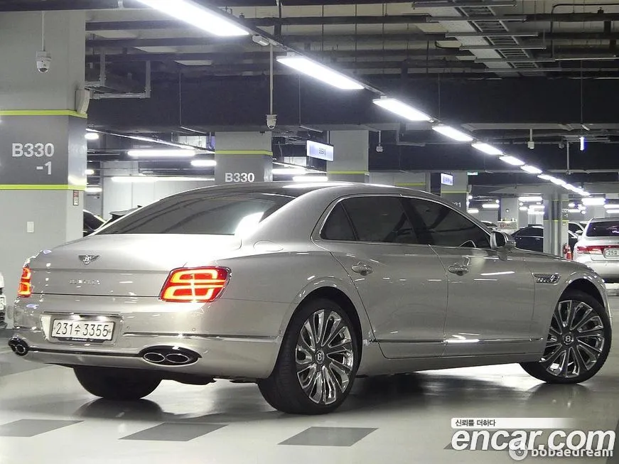 Bentley Flying Spur — фото 3