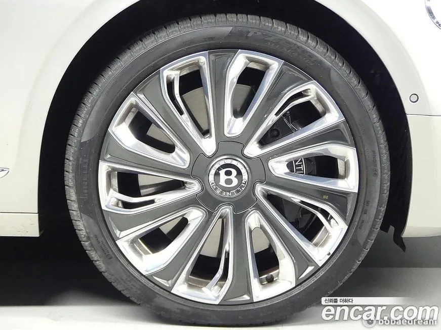 Bentley Flying Spur — фото 9