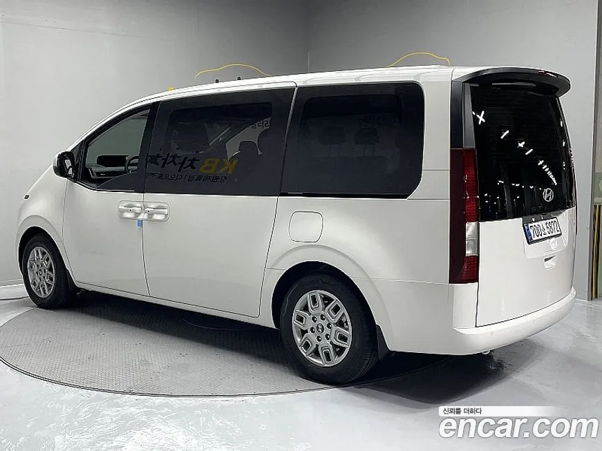 Hyundai Staria — фото 2