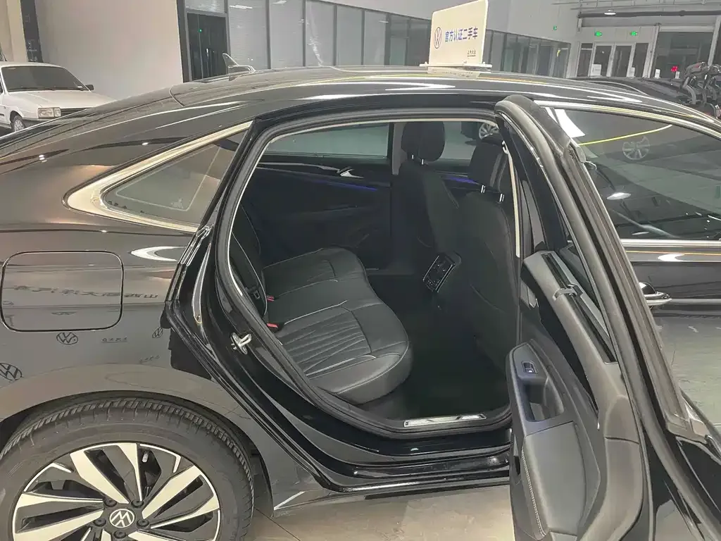 Volkswagen Passat — фото 10