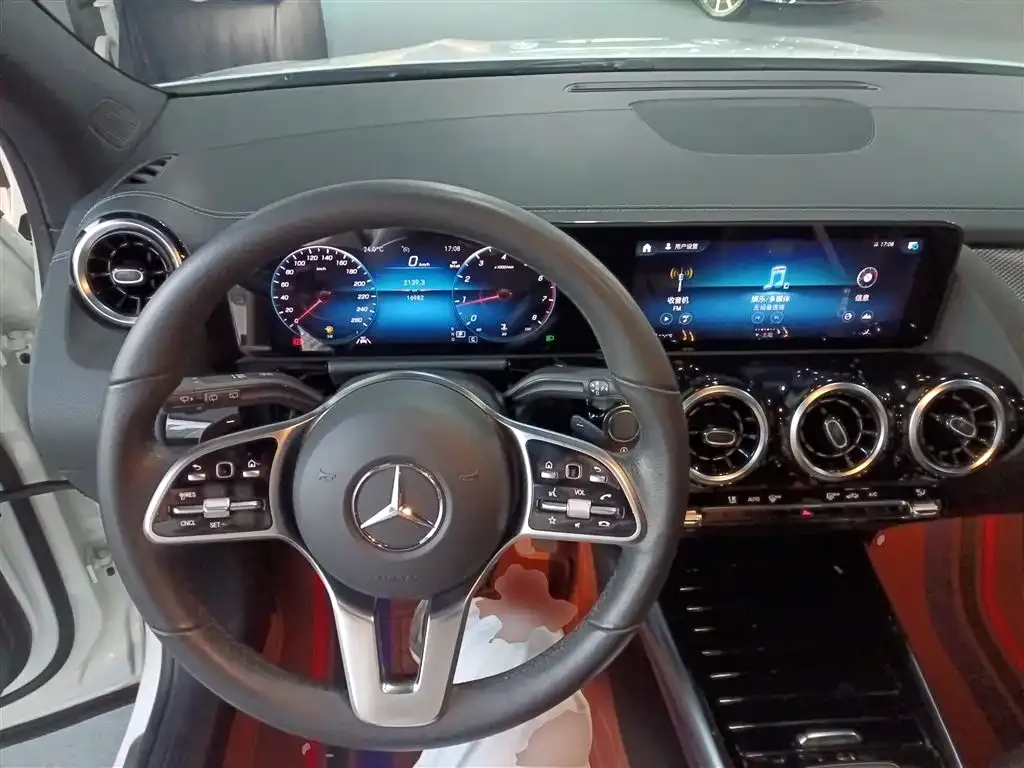 Mercedes-Benz GLA — фото 10