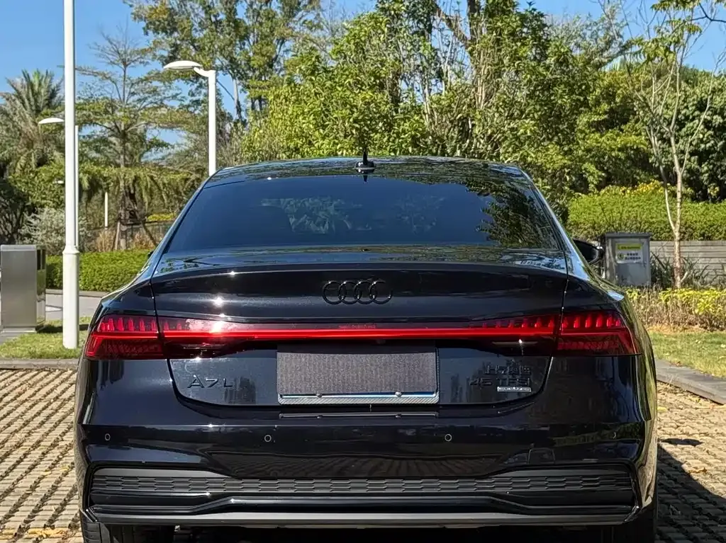 Audi A7L — фото 2