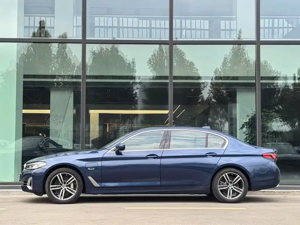 BMW 5 Series New Energy — фото 2