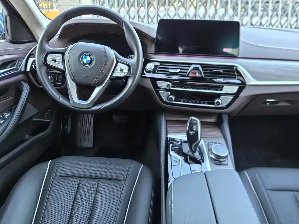 BMW 5 Series New Energy — фото 9