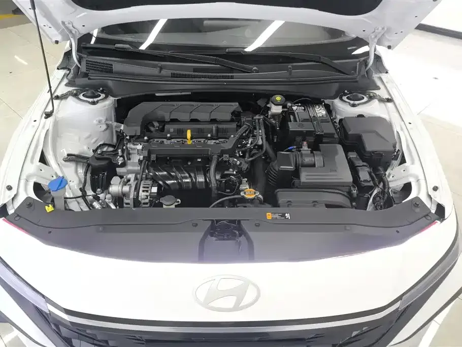 Hyundai Elantra — фото 10