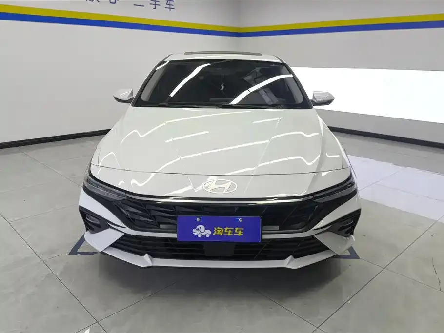 Hyundai Elantra — фото 2