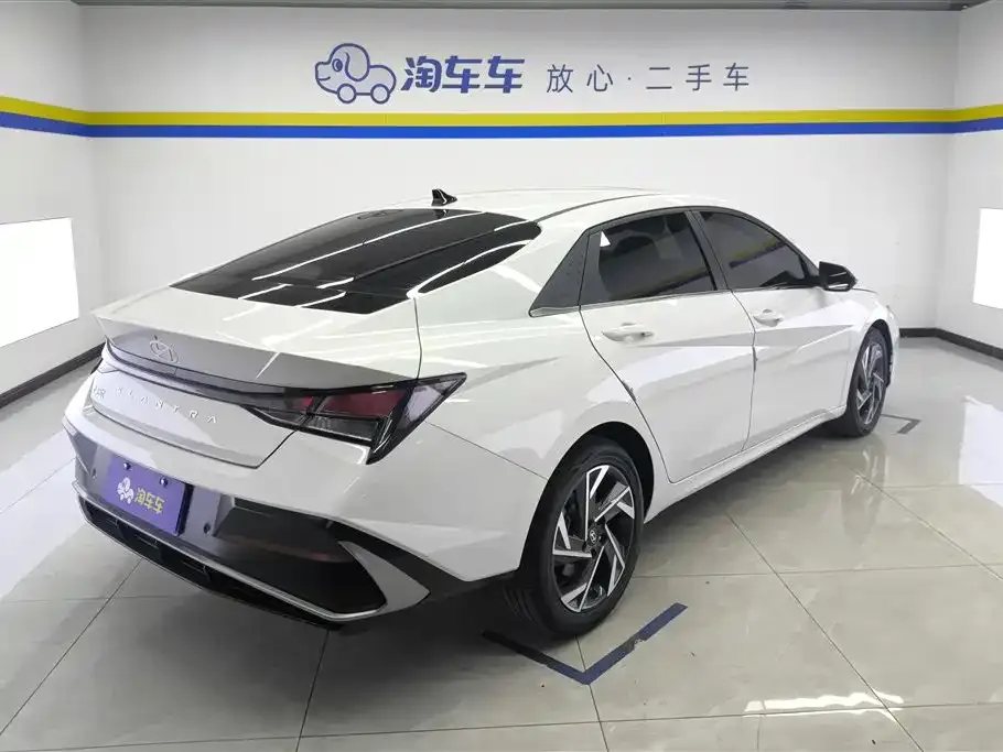 Hyundai Elantra — фото 3