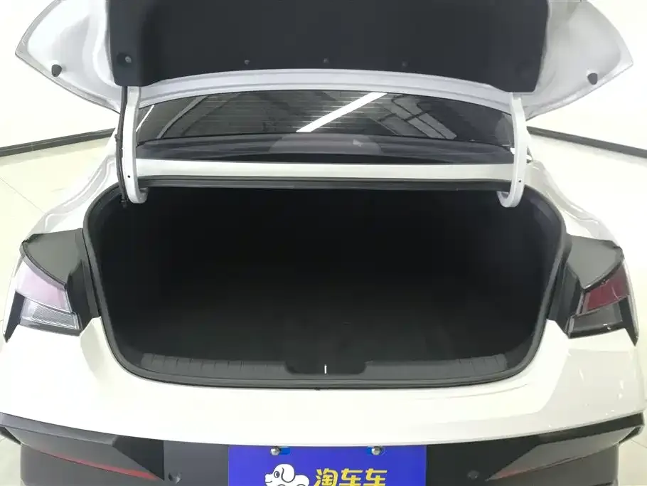 Hyundai Elantra — фото 4
