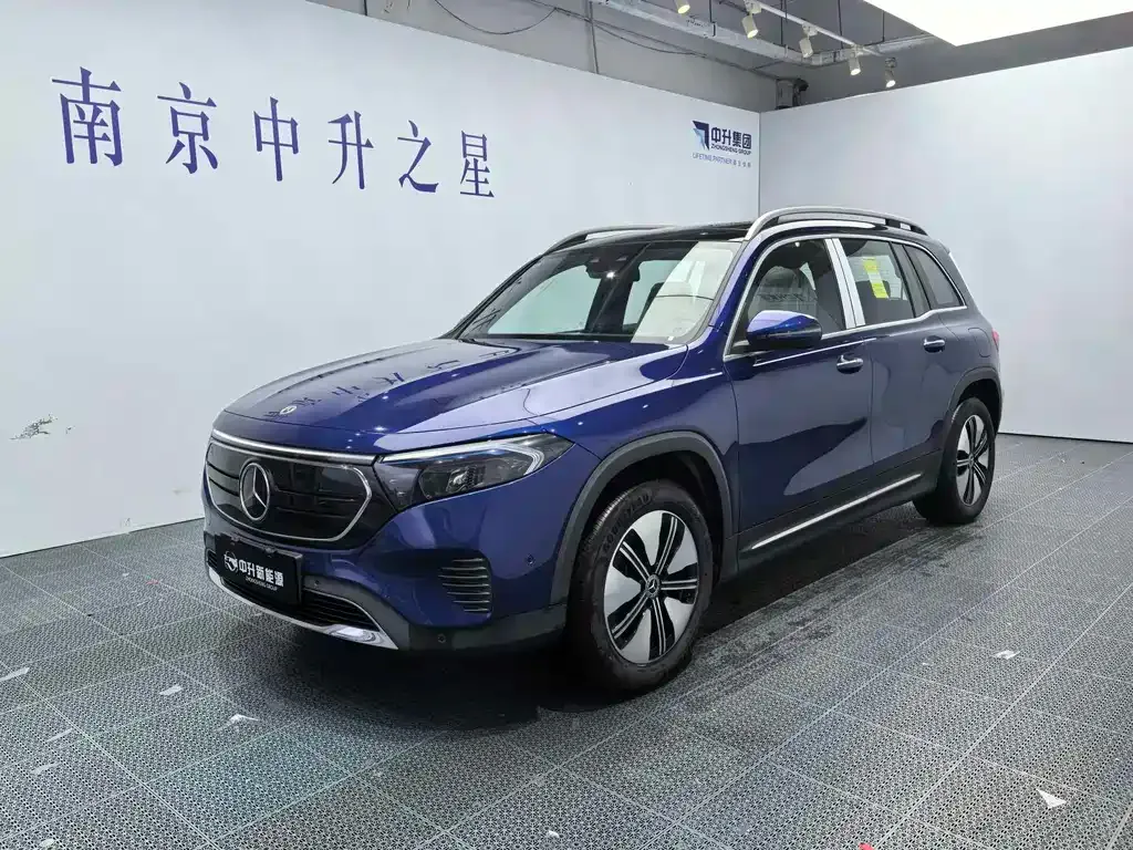 Mercedes-Benz EQB — фото 1