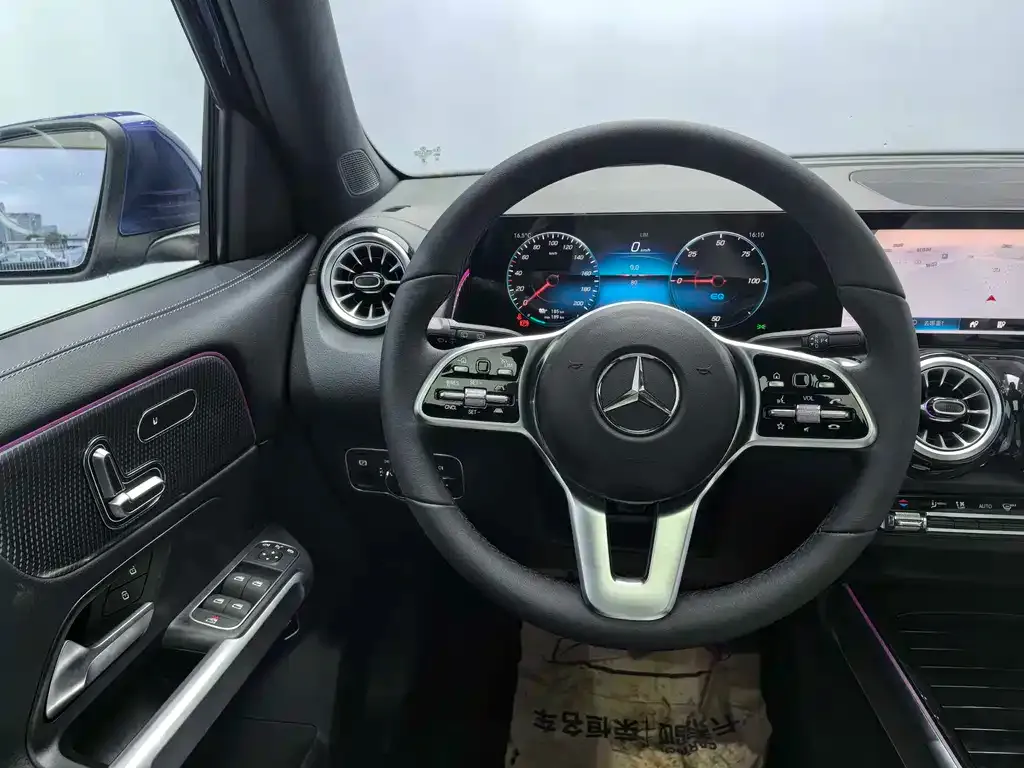 Mercedes-Benz EQB — фото 10