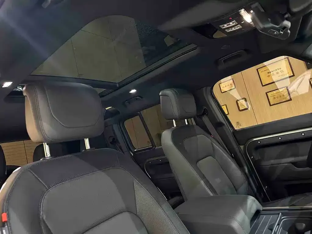 Land Rover Defender — фото 10