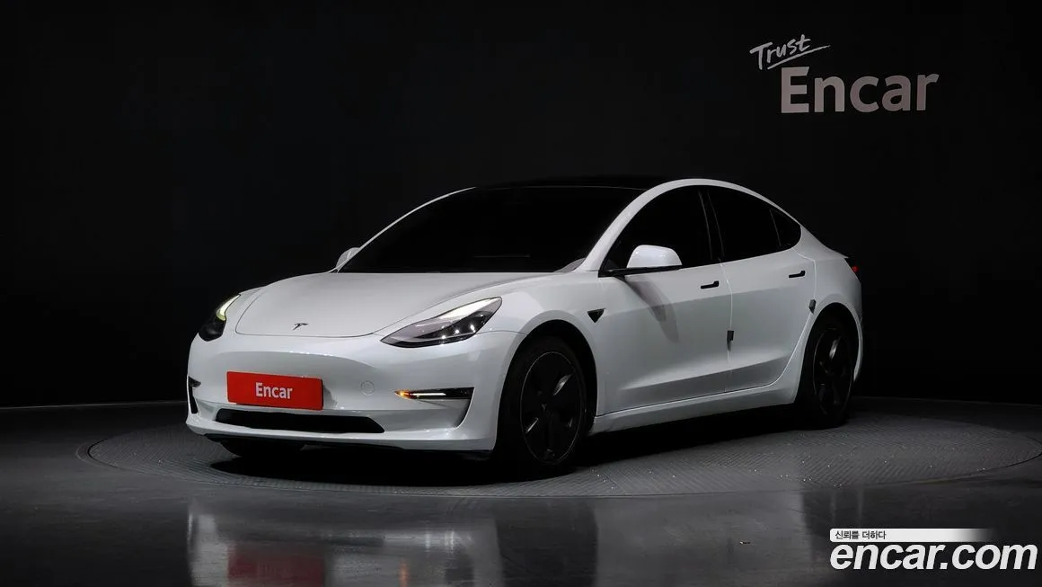 Tesla Model 3 — фото 1
