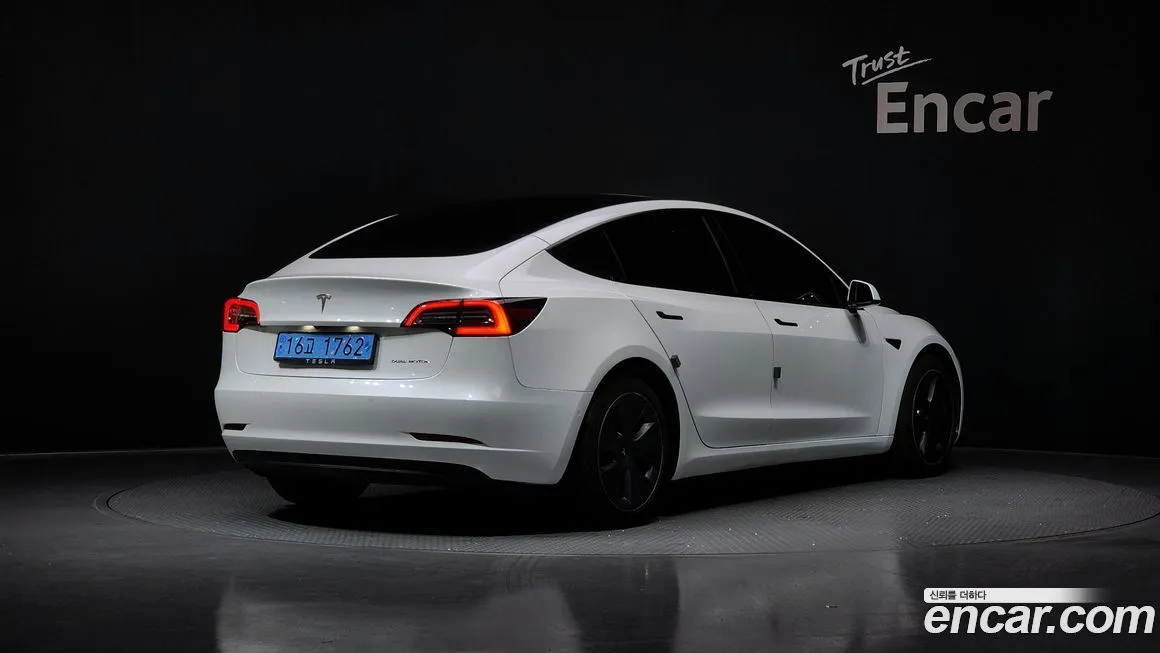 Tesla Model 3 — фото 2