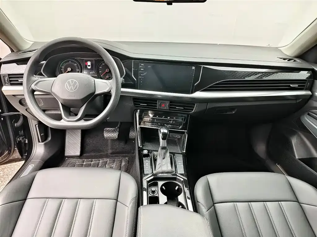 Volkswagen Passat New Energy — фото 10