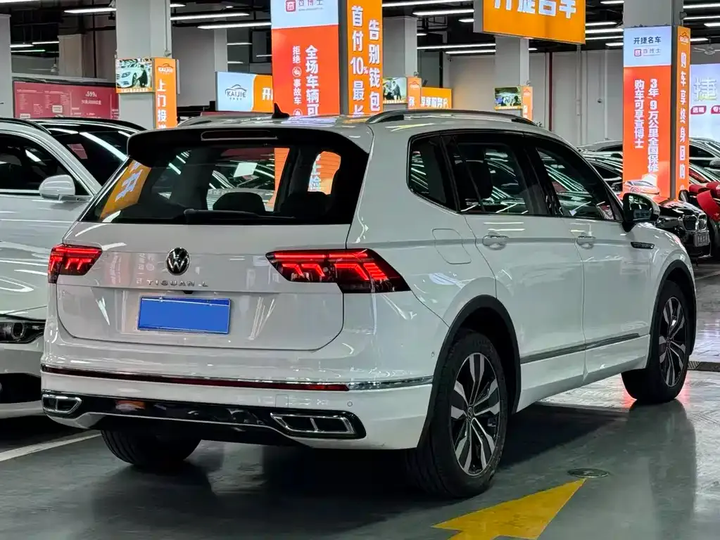 Volkswagen Tiguan L — фото 2