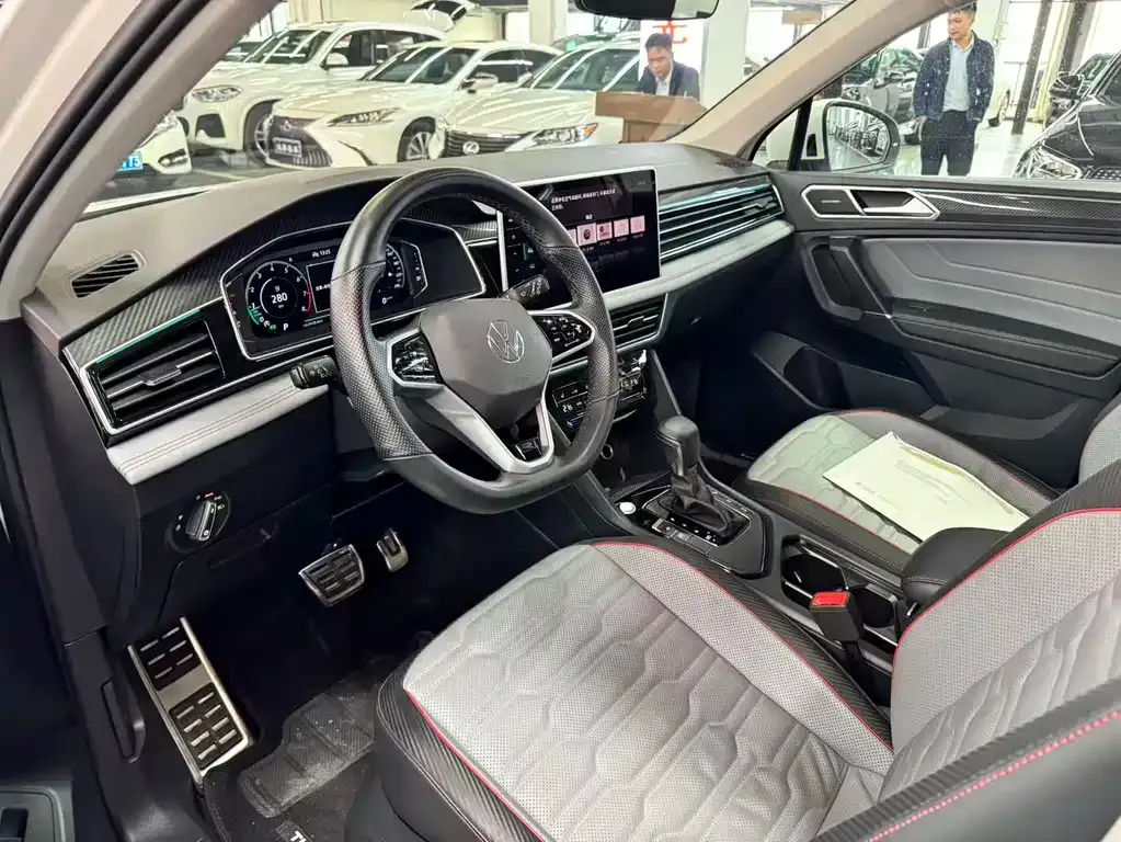 Volkswagen Tiguan L — фото 4