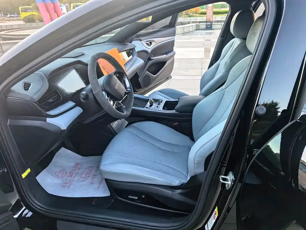 BYD Seal — фото 10