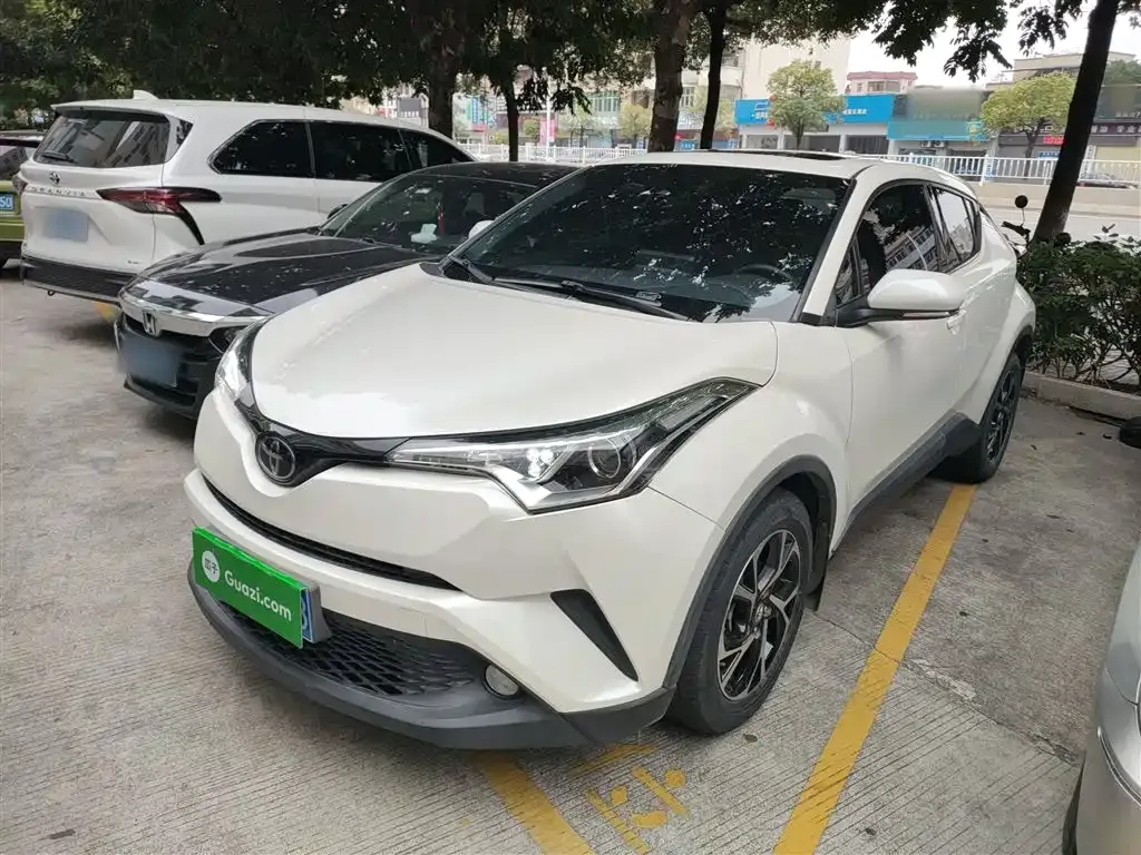 Toyota C-HR — фото 1
