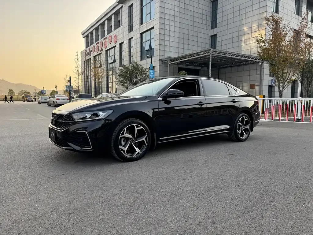Volkswagen Passat — фото 1