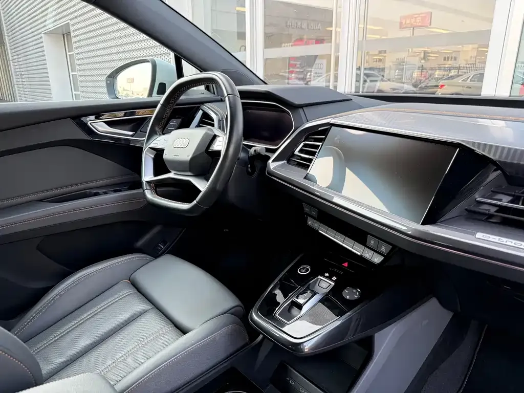 Audi Q4 e-tron — фото 10